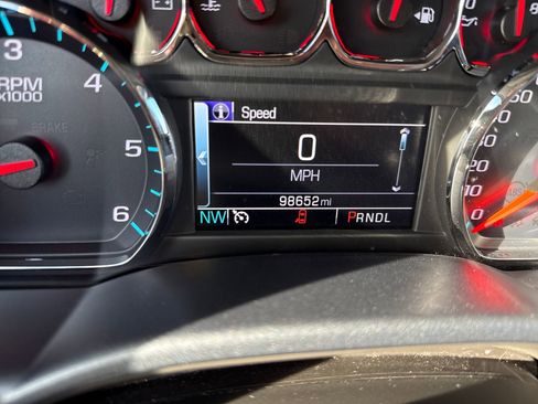 Used 2018 Chevrolet Silverado 1500 LT w/ All Star Edition image 12