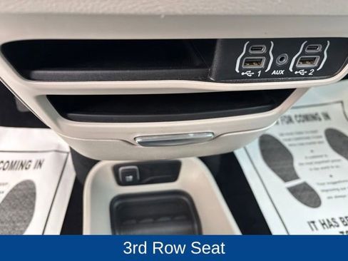 Used 2024 Chrysler Pacifica Touring-L FWD image 15