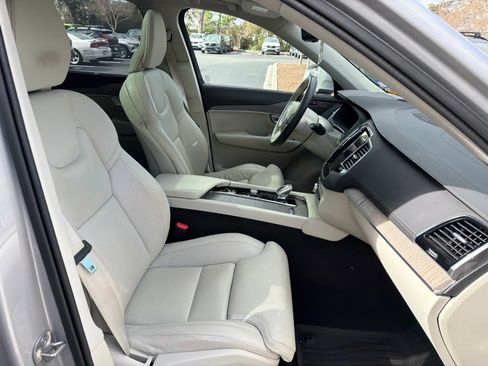 Certified 2024 Volvo XC90 T8 Ultimate w/ Protection Package Premier image 16