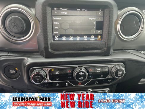 Used 2020 Jeep Wrangler Unlimited Sahara image 19