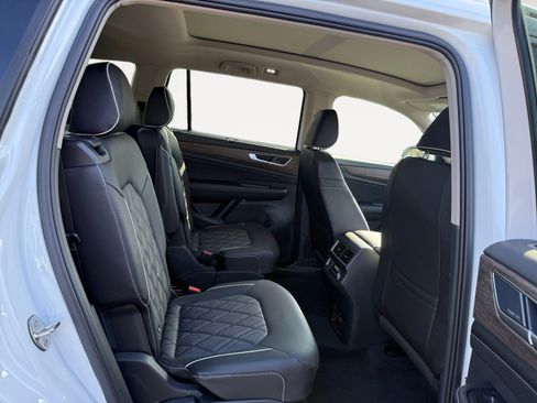 New 2026 Volkswagen Atlas SEL Premium R-Line image 18