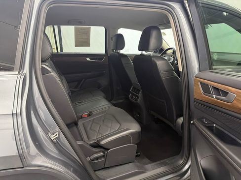 Used 2024 Volkswagen Atlas SE image 16