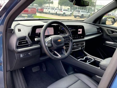 Used 2025 Chevrolet Traverse LT w/ Driver Confidence Package image 17