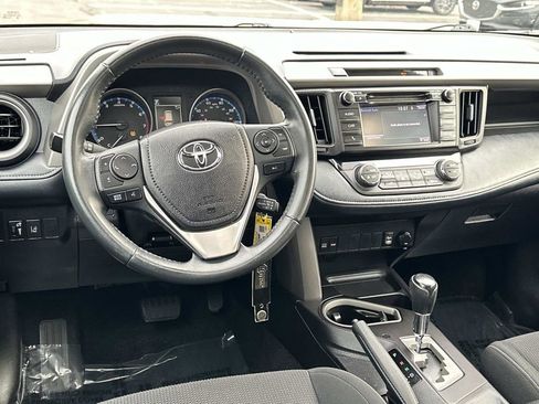 Used 2018 Toyota RAV4 XLE image 10