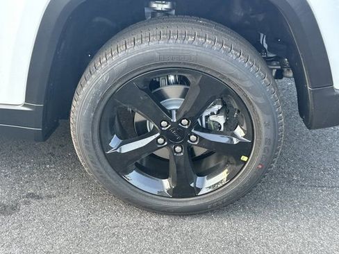 New 2025 Jeep Grand Cherokee Limited w/ Luxury Tech Group II image 18