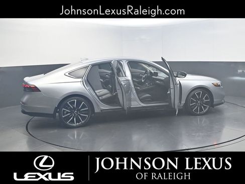 Used 2023 Honda Accord Touring image 25