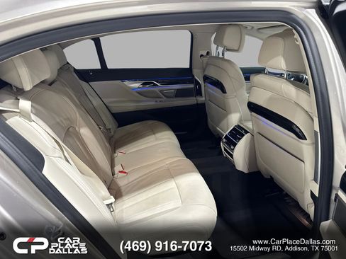 Used 2022 BMW 740i w/ Luxury Rear Seating Package RWD image 31