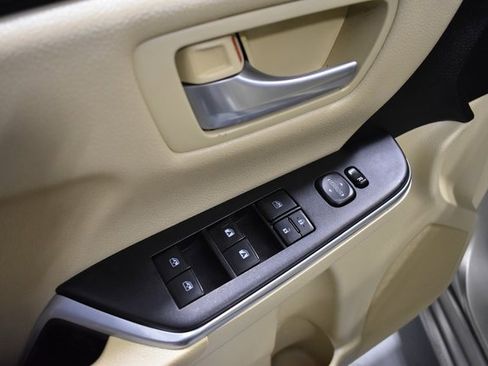 Used 2016 Toyota Camry LE image 14