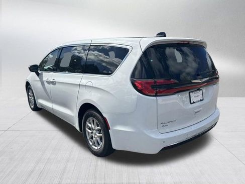 New 2026 Chrysler Pacifica Select image 7