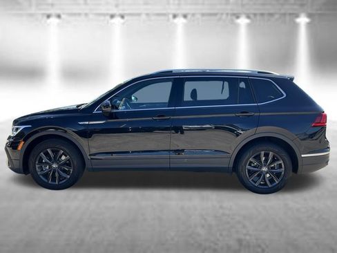 Certified 2024 Volkswagen Tiguan SE FWD image 3