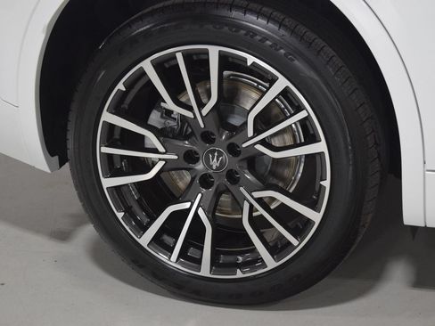 Certified 2025 Maserati Grecale Modena AWD/4WD image 15