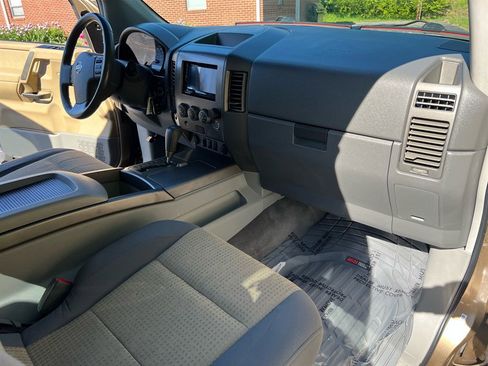 Used 2004 Nissan Titan SE AWD/4WD image 18