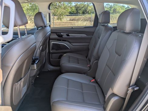 Certified 2021 Kia Telluride SX w/ Towing Package image 18