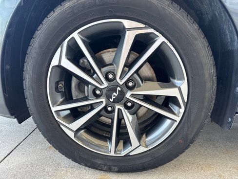 Used 2024 Kia Forte LXS FWD image 5