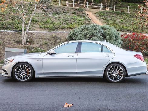 Used 2017 Mercedes-Benz S 550 Sedan image 4