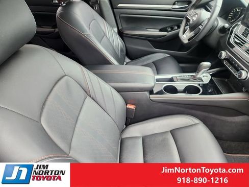 Used 2024 Nissan Altima 2.5 SR w/ SR Premium Package FWD image 15
