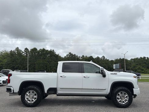 Used 2024 Chevrolet Silverado 2500 High Country w/ Technology Package AWD/4WD image 4