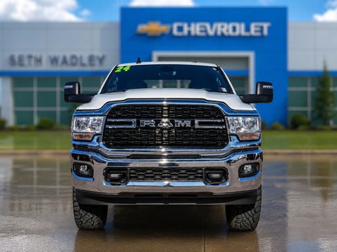 Used 2024 RAM 3500 Big Horn AWD/4WD image 2