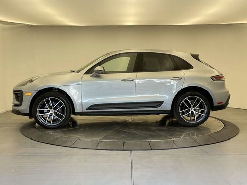 Used 2025 Porsche Macan image 2