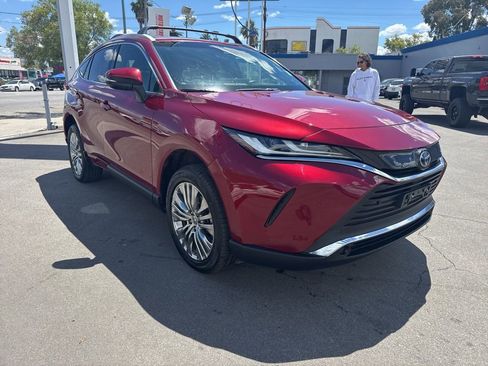 Used 2022 Toyota Venza XLE AWD/4WD image 1