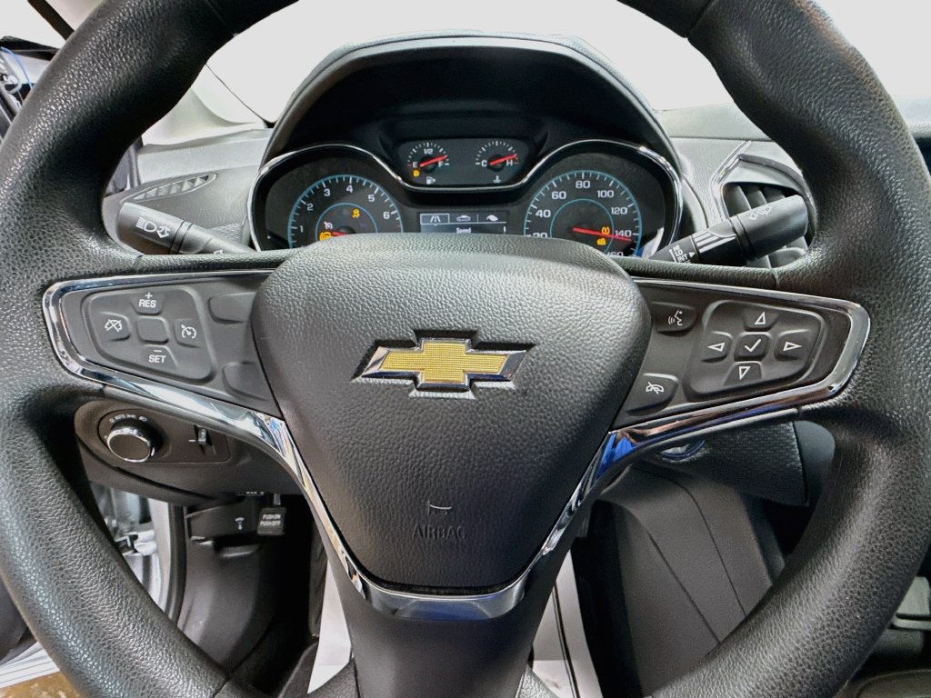 Used 2018 Chevrolet Cruze LT w/ Convenience Package FWD image 11