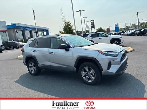 Used 2025 Toyota RAV4 LE AWD/4WD image 3