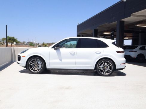 Certified 2023 Porsche Cayenne Turbo AWD/4WD image 2
