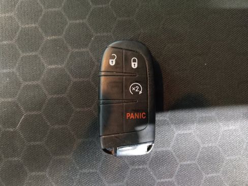 Used 2019 Jeep Compass Latitude w/ Cold Weather Group AWD/4WD image 32