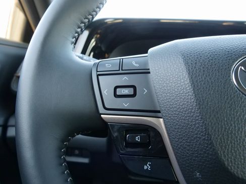 Used 2025 Toyota Crown Signia image 19