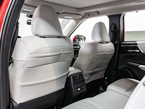 New 2025 Mitsubishi Outlander SEL image 18