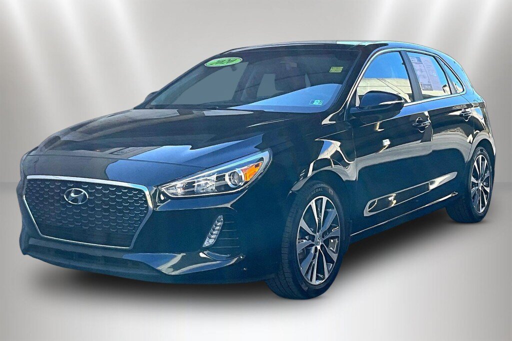 Used 2020 Hyundai Elantra GT w/ Style Package 02 FWD image 3