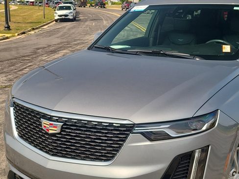 Used 2024 Cadillac XT6 Luxury w/ LPO, Floor Liner Package AWD/4WD image 8