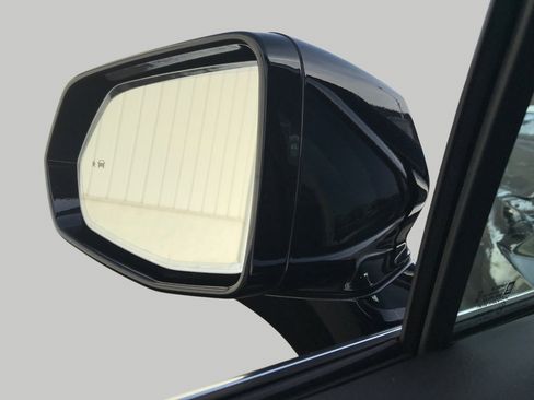 Certified 2025 Cadillac XT5 Premium Luxury image 20