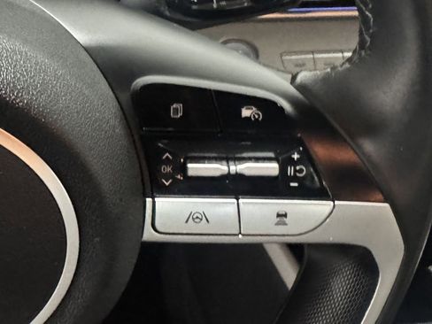 Used 2025 Hyundai Elantra Limited FWD image 6