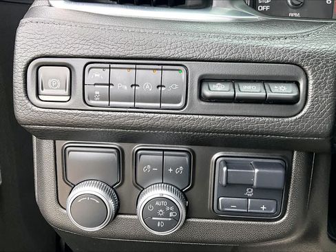 Used 2021 GMC Yukon Denali w/ Denali Premium Package RWD image 36