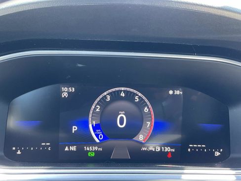 Certified 2025 Volkswagen Taos SE w/ Panoramic Sunroof Package image 21