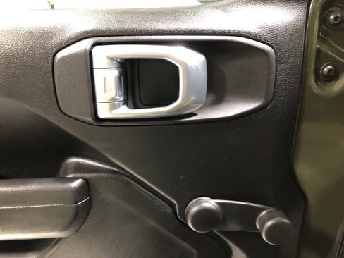 Used 2021 Jeep Gladiator Sport image 19