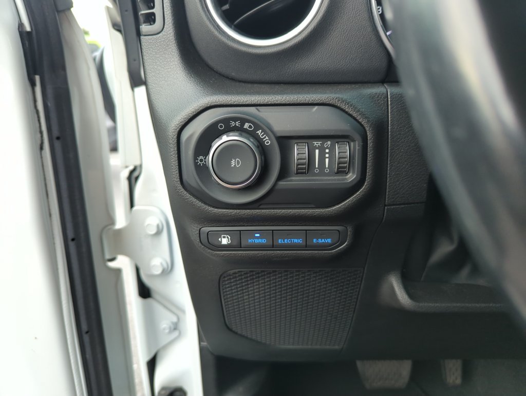 Used 2022 Jeep Wrangler Unlimited Sahara AWD/4WD image 19