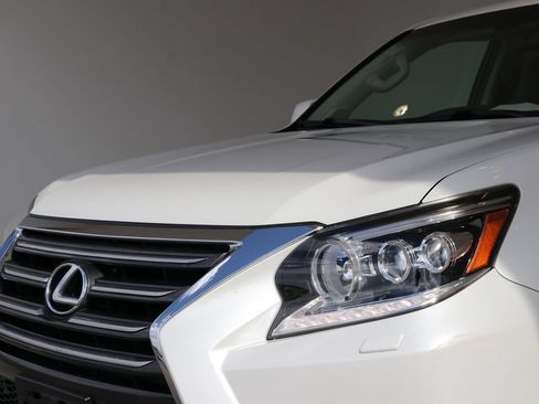Used 2018 Lexus GX 460 Premium w/ Premium Package AWD/4WD image 14