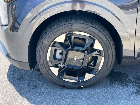 New 2026 Kia Carnival EX FWD image 31