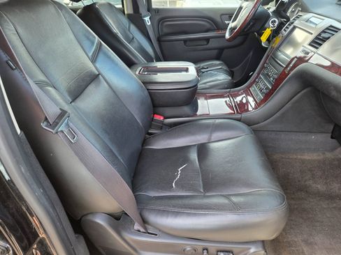 Used 2013 Cadillac Escalade ESV Premium RWD image 14