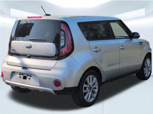 Used 2018 Kia Soul + FWD image 5