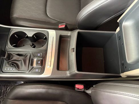 Used 2025 Kia Carnival image 31