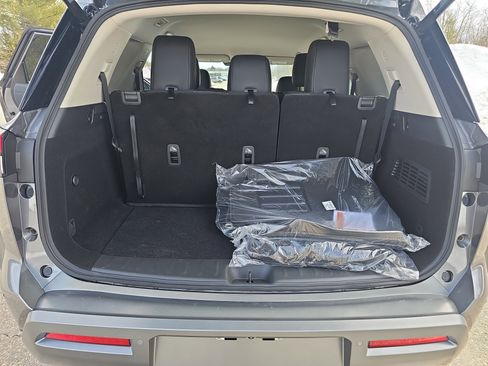 New 2026 Nissan Pathfinder SL image 16