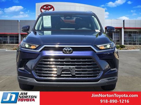 Used 2025 Toyota Grand Highlander FWD image 2