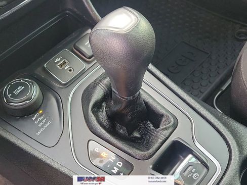 Used 2019 Jeep Cherokee Latitude w/ Cold Weather Group image 27