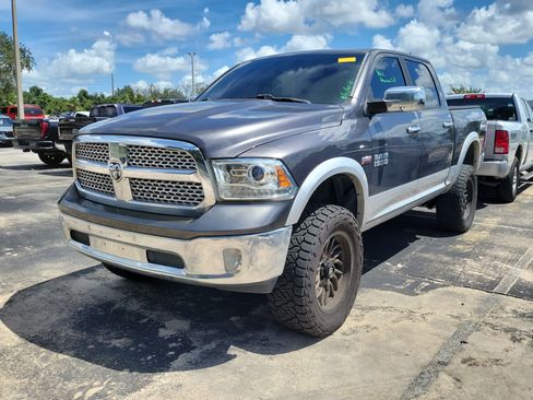 Used 2017 RAM 1500 Laramie AWD/4WD image 3