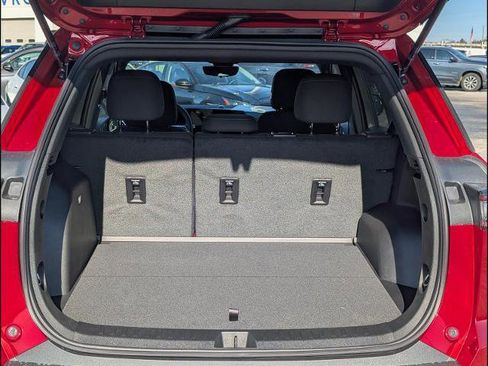 New 2026 Chevrolet Equinox LT w/ Safety and Technology Package FWD image 17