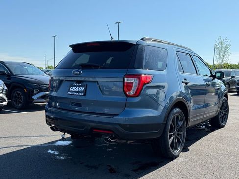 Used 2019 Ford Explorer XLT w/ Equipment Group 202A FWD image 5