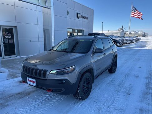 Used 2021 Jeep Cherokee Trailhawk AWD/4WD image 2